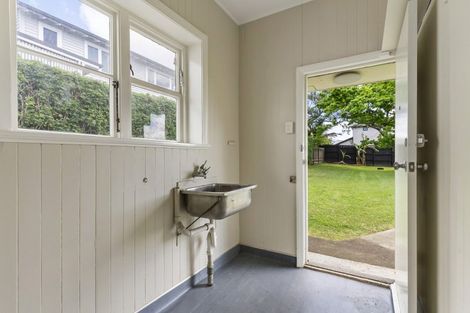 Photo of property in 48 Walmer Road, Point Chevalier, Auckland, 1022