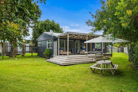 Photo of property in 8 Ringer Avenue, Matapouri, Whangarei, 0173