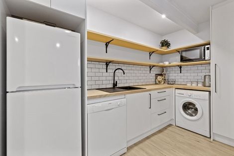 Photo of property in 11 Walpole Avenue, Hillpark, Auckland, 2102