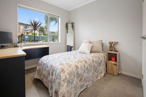 Photo of property in 23 Ina Ville Drive, Pukekohe, 2120