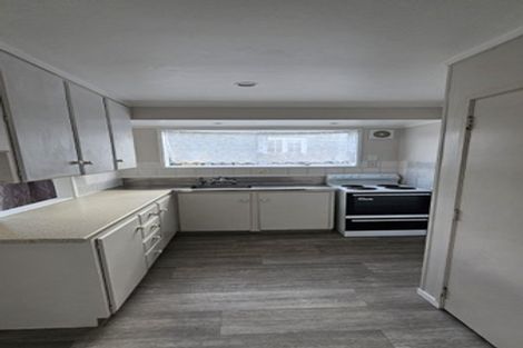 Photo of property in 111 Kemp Road, Massey, Auckland, 0614