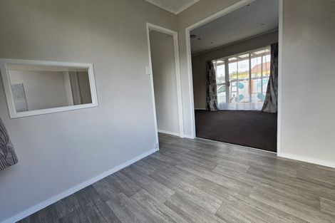 Photo of property in 111 Kemp Road, Massey, Auckland, 0614