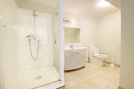 Photo of property in 13 Halcombe Place, Green Bay, Auckland, 0604