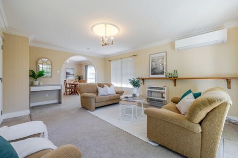 Photo of property in 17 Earl Place, Hokowhitu, Palmerston North, 4410