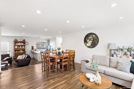 Photo of property in 21 Lewis Road, Pakuranga, Auckland, 2010