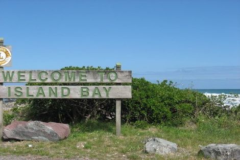 Photo of property in 388 The Esplanade, Island Bay, Wellington, 6023