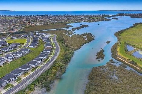 Photo of property in 140 Arran Point Parade, Orewa, 0931