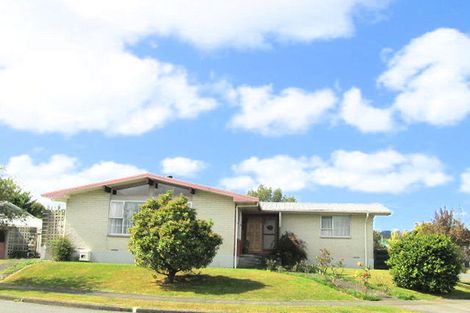Photo of property in 2 Omaha Grove, Totara Park, Upper Hutt, 5018
