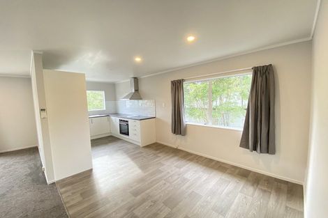 Photo of property in 5 Meadowvale Rise, Titirangi, Auckland, 0604