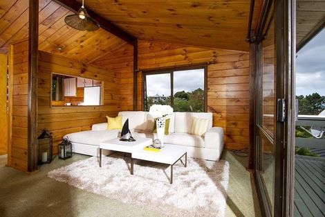 Photo of property in 1/431 East Coast Road, Mairangi Bay, Auckland, 0630