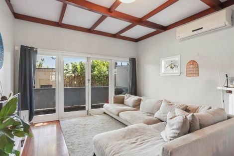 Photo of property in 4050 Great North Road, Glen Eden, Auckland, 0602