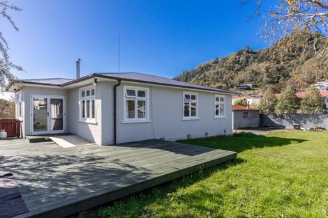 Photo of property in 49 Hampden Street, Picton, 7220