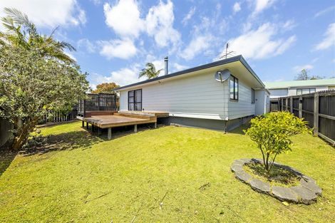 Photo of property in 3/13 Kirklow Place, Goodwood Heights, Auckland, 2105