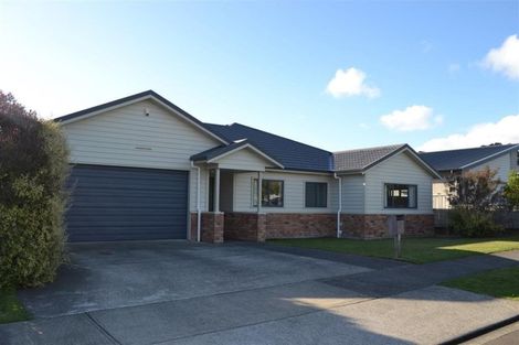 Photo of property in 7 Greenstone Place, Aotea, Porirua, 5024