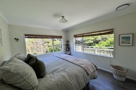 Photo of property in 2 Corlett Road, Plimmerton, Porirua, 5026