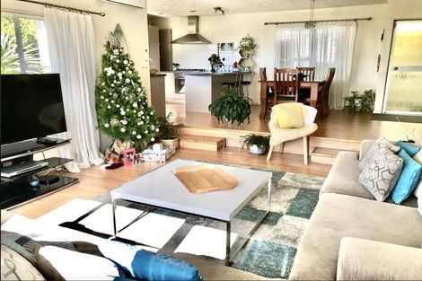 Photo of property in 1 Remus Place, Totara Vale, Auckland, 0629