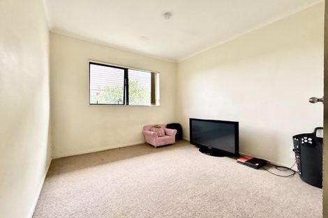 Photo of property in 37 Nicholas Gibbons Drive, Clendon Park, Auckland, 2103