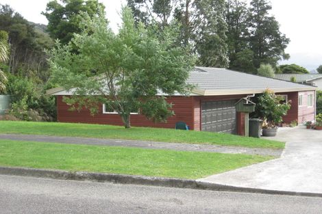 Photo of property in 4 Aratika Grove, Stokes Valley, Lower Hutt, 5019