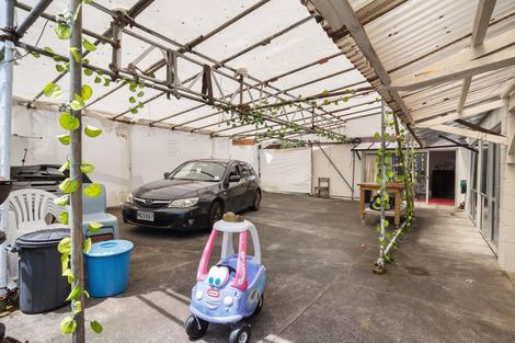 Photo of property in 75 Gossamer Drive, Pakuranga Heights, Auckland, 2010