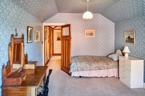 Photo of property in 35 Marine Parade, Eastbourne, Lower Hutt, 5013