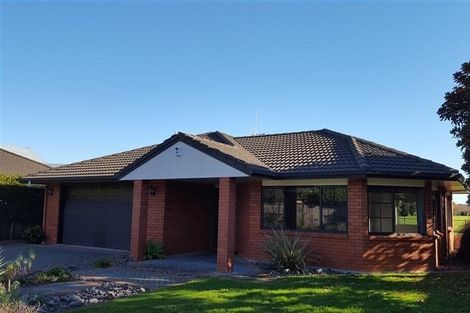 Photo of property in 11 Greenough Place, Rototuna, Hamilton, 3210