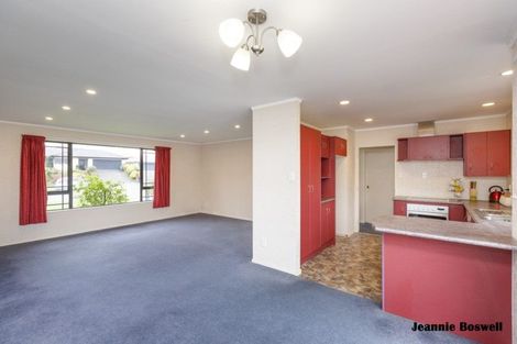 Photo of property in 20 Aspen Way, Kelvin Grove, Palmerston North, 4414