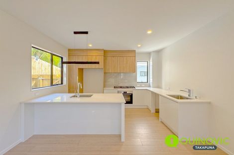 Photo of property in 7c Buisson Glade, West Harbour, Auckland, 0618