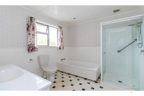 Photo of property in 1 Dixon Street, Waimate, 7924