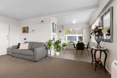 Photo of property in 14 South Road, Moturoa, New Plymouth, 4310