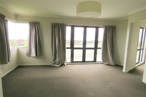 Photo of property in 25 Veale Road, Frankleigh Park, New Plymouth, 4310