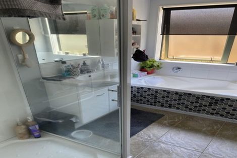 Photo of property in 12 Percy Kinsman Crescent, Riverstone Terraces, Upper Hutt, 5018