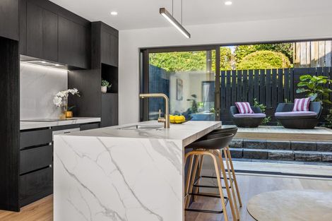 Photo of property in 10a Prince Regent Drive, Half Moon Bay, Auckland, 2012