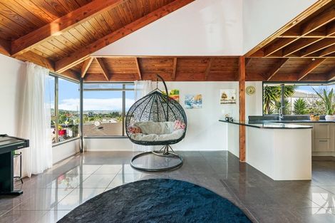 Photo of property in 1/11 Cambric Place, Botany Downs, Auckland, 2010