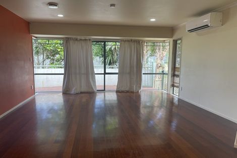 Photo of property in 14 Cayman Place, Unsworth Heights, Auckland, 0632