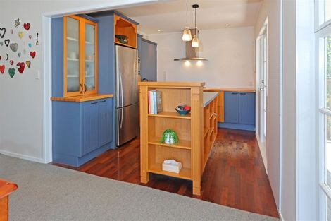 Photo of property in 4 Tasman Avenue, Henderson Valley, Auckland, 0614