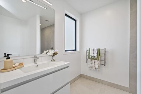 Photo of property in 8 Te Taniwha Road, One Tree Point, 0118