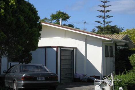 Photo of property in 2/8 Drome View Place, Beach Haven, Auckland, 0626