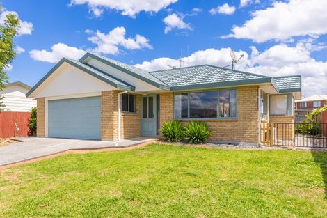 Photo of property in 8a Lloyd Drive, Nawton, Hamilton, 3200