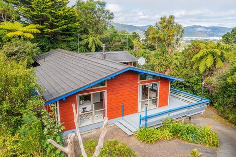 Photo of property in 7 Miromiro Road, Normandale, Lower Hutt, 5010