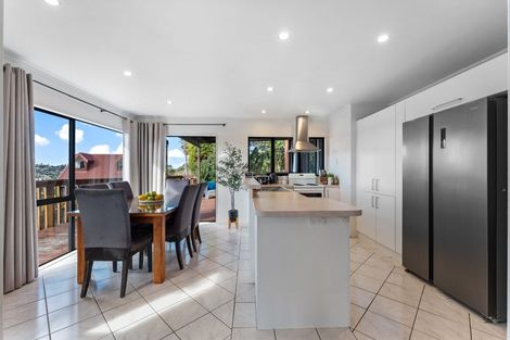 Photo of property in 10 Camilla Grove, Totara Vale, Auckland, 0629