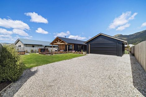 Photo of property in 19 Pennycook Place, Lake Hawea, Wanaka, 9382