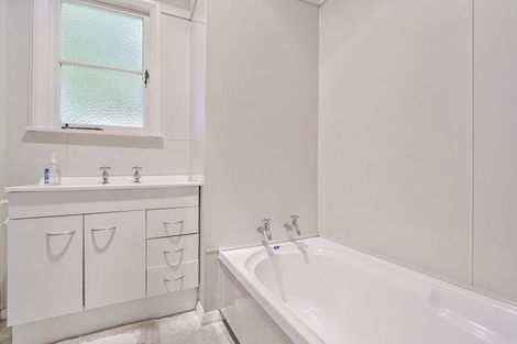 Photo of property in 216 Grove Road, Mayfair, Hastings, 4122