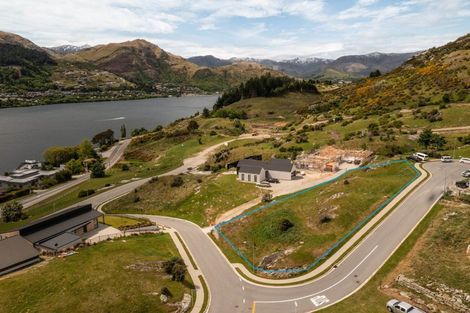 Photo of property in 1 Elk Place, Kelvin Heights, Queenstown, 9300
