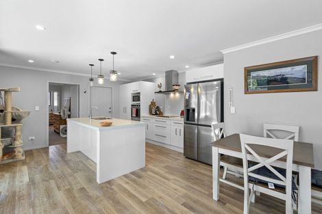 Photo of property in 5 Angus Place, Carterton, 5713