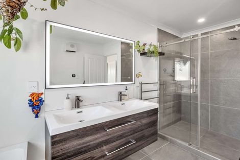 Photo of property in 20 Linkwater Way, Parklands, Christchurch, 8083