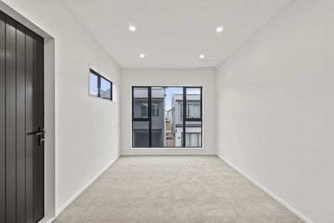 Photo of property in 32 Whare Kauri Road, Papakura, 2110