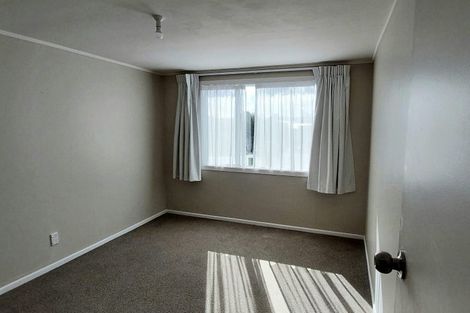 Photo of property in 1/15 Bloomsbury Grove, Newlands, Wellington, 6037