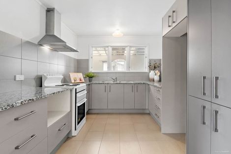 Photo of property in 63 La Trobe Street, Pakuranga Heights, Auckland, 2010