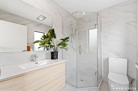 Photo of property in 13b Serjeant Street, Henderson, Auckland, 0612