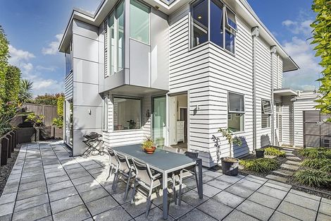 Photo of property in 2/49 Seaview Road, Castor Bay, Auckland, 0620